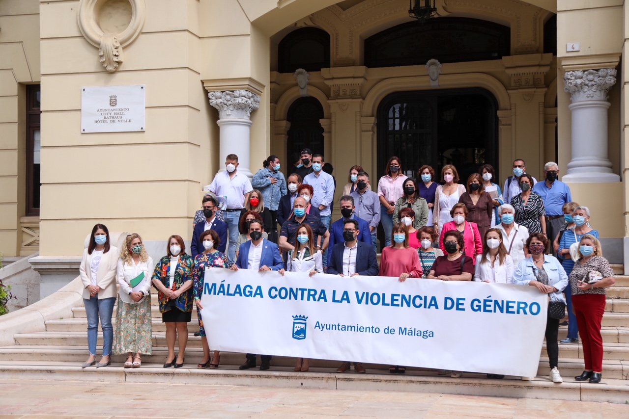 MINUTO DE SILENCIO EN MEMORIA DE LAS ÚLTIMAS MUJERES ASESINADAS VÍCTIMAS DE LA VIOLENCIA MACHISTA