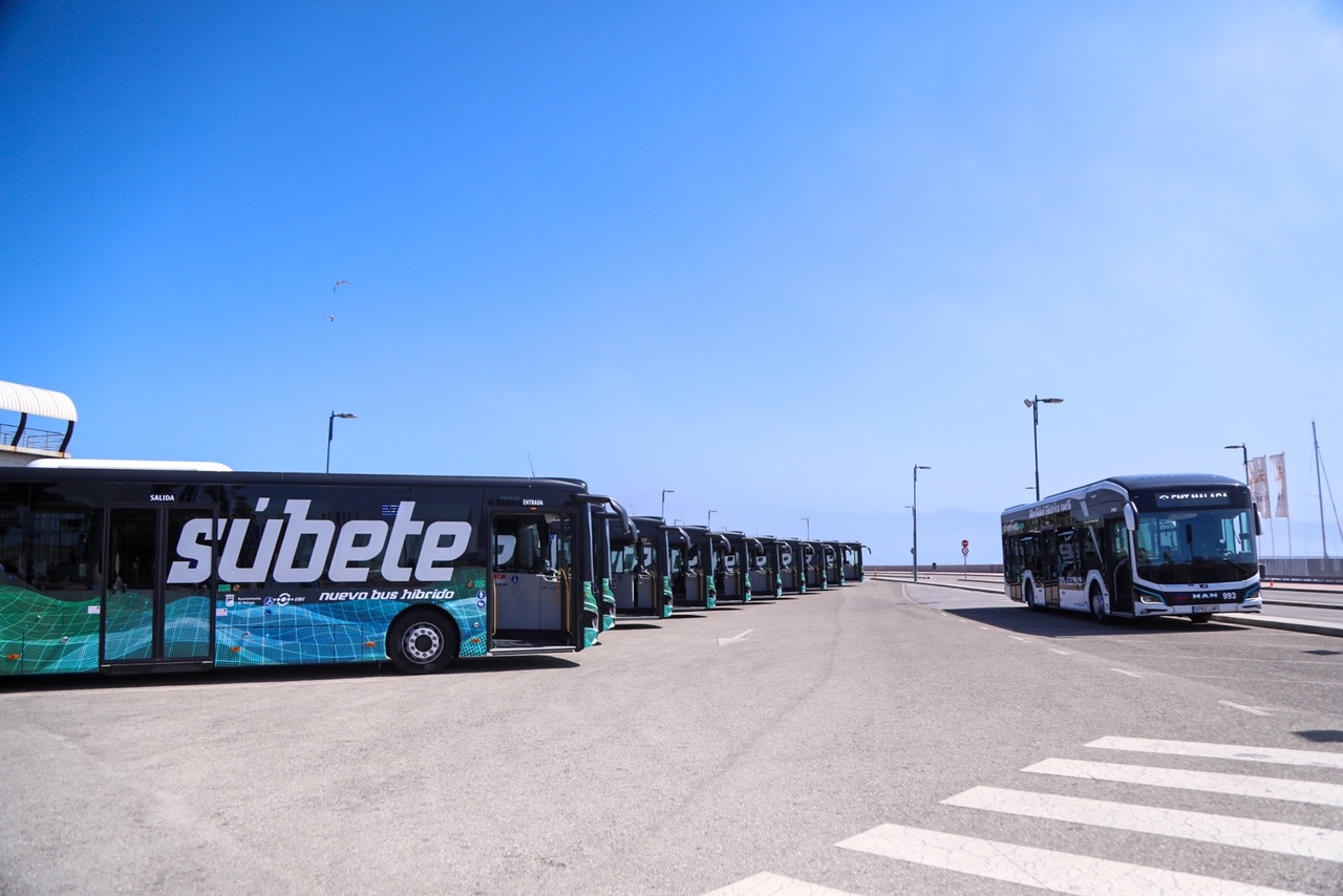 EL AYUNTAMIENTO PRESENTA 10 NUEVOS MEGABUSES ELÉCTRICO-HÍBRIDOS DE 18,75 METROS