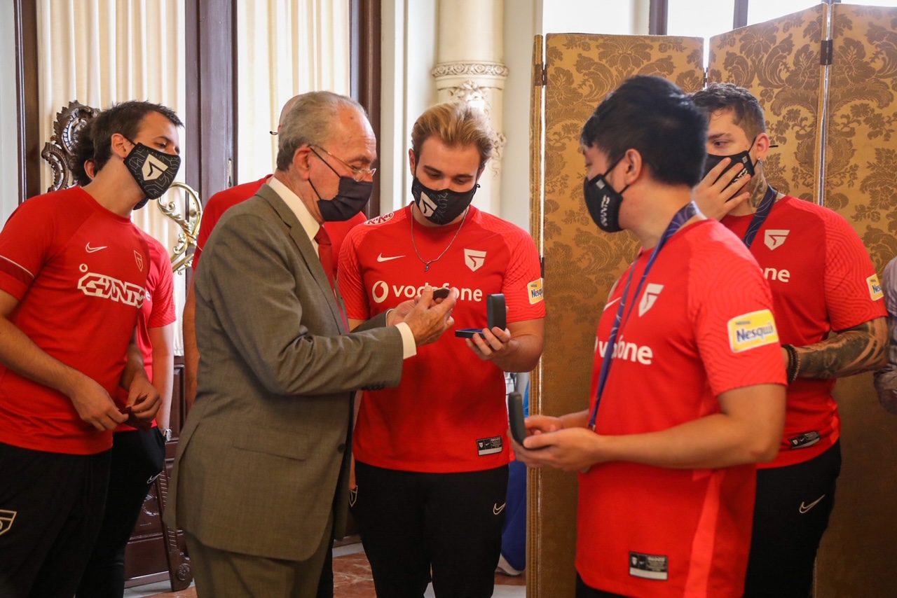 RECEPCIÓN MUNICIPAL AL CLUB DE ESPORTS VODAFONE GIANTS, TRAS PROCLAMARSE CAMPEÓN NACIONAL DE LA ...