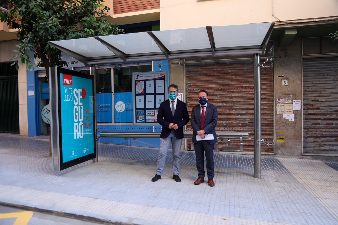 EL AYUNTAMIENTO MODERNIZA 13 PARADAS DE AUTOBÚS EN EL DISTRITO ESTE