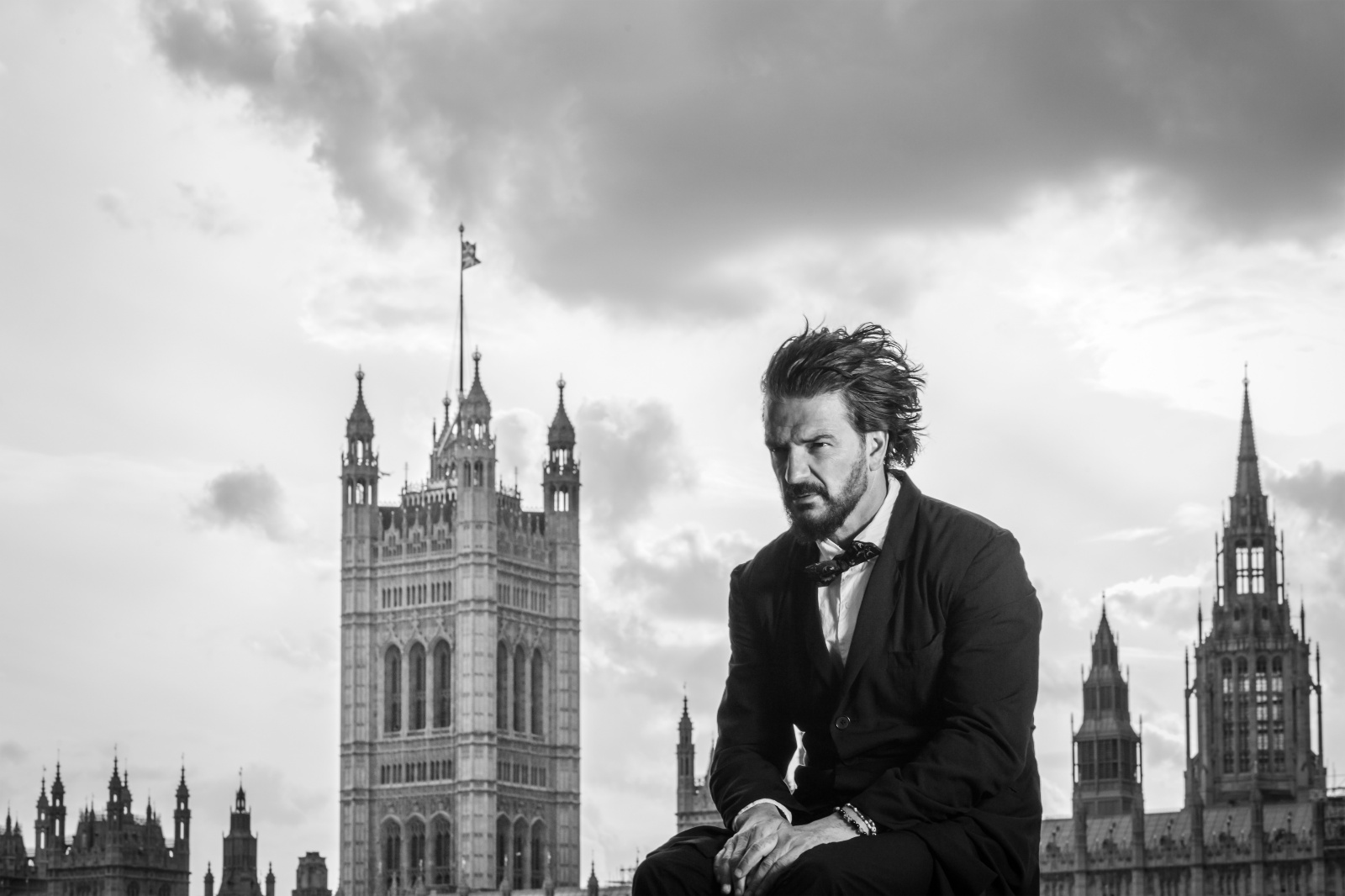 RICARDO ARJONA INCLUYE EL TEATRO CERVANTES DE MÁLAGA EN SU GIRA BLANCO Y NEGRO