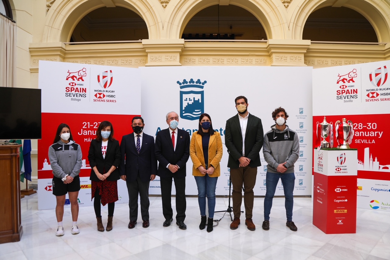 LOS CAPITANES DE LA SELECCIÓN ESPAÑOLA DE RUGBY7, PRESENTAN EN EL AYUNTAMIENTO DE MÁLAGA LAS SEVENS