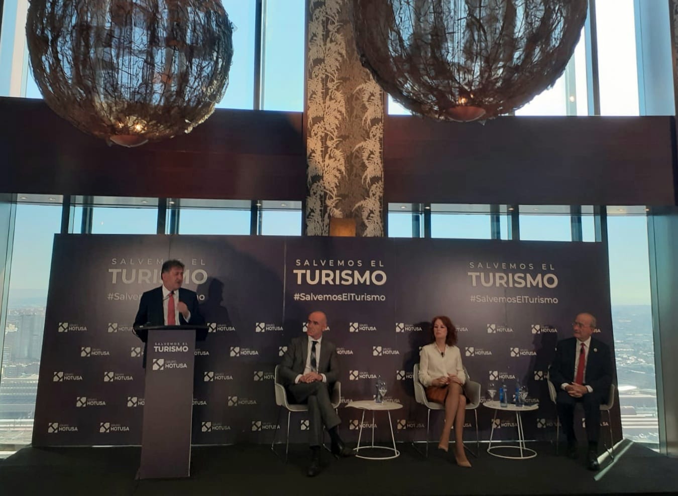 LOS ALCALDES DE MÁLAGA Y SEVILLA PARTICIPAN EN EL DEBATE SALVEMOS EL TURISMO, ORGANIZADO POR EL ...