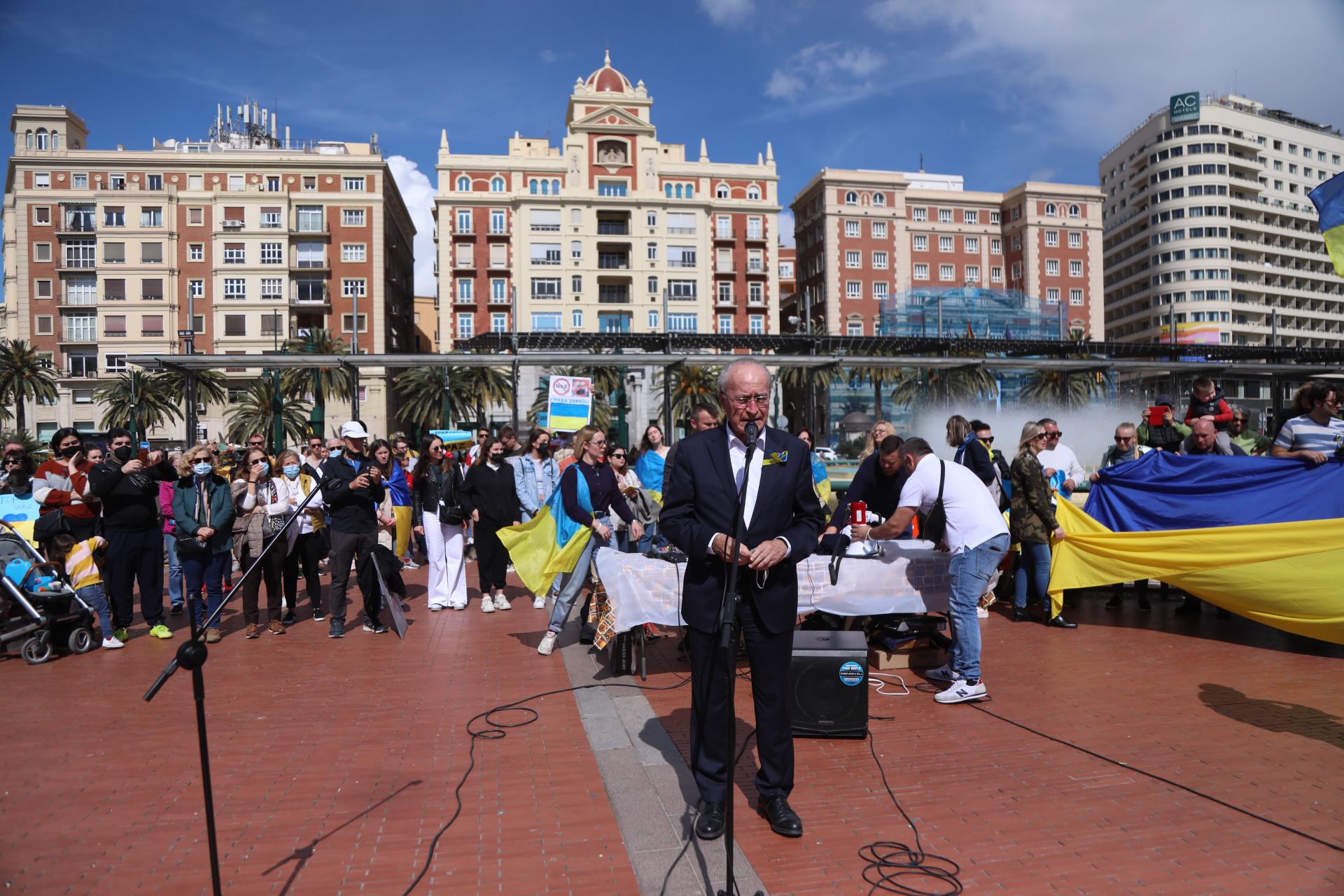 EL ALCALDE PARTICIPA EN LA CONCENTRACIÓN POR LA PAZ EN UCRANIA