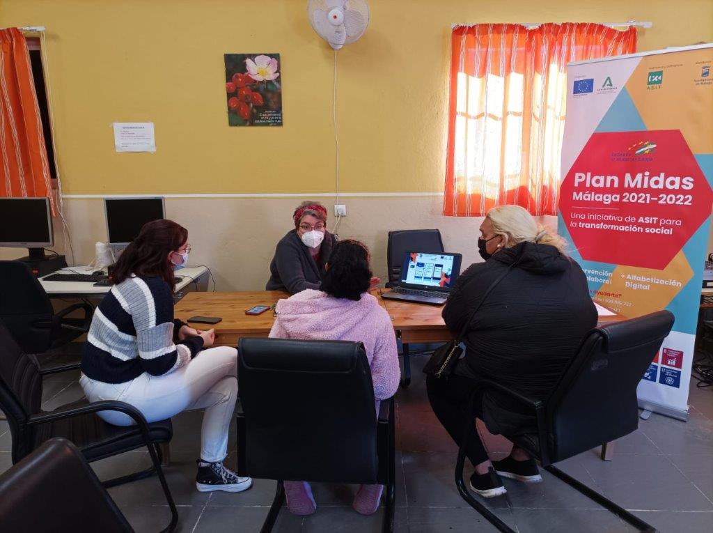 LOS 165 ORDENADORES DONADOS POR EL AYUNTAMIENTO A ASIT ESTÁN YA EN USO POR FAMILIAS SIN ...