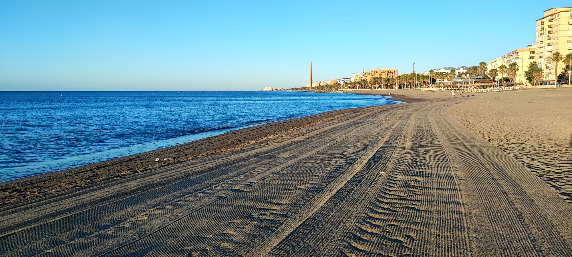 LIMPIEZA DE MÁLAGA (LIMASAM) RECOGE 20 TONELADAS DE BASURA EN LAS PLAYAS TRAS LAS FIESTAS DE ...