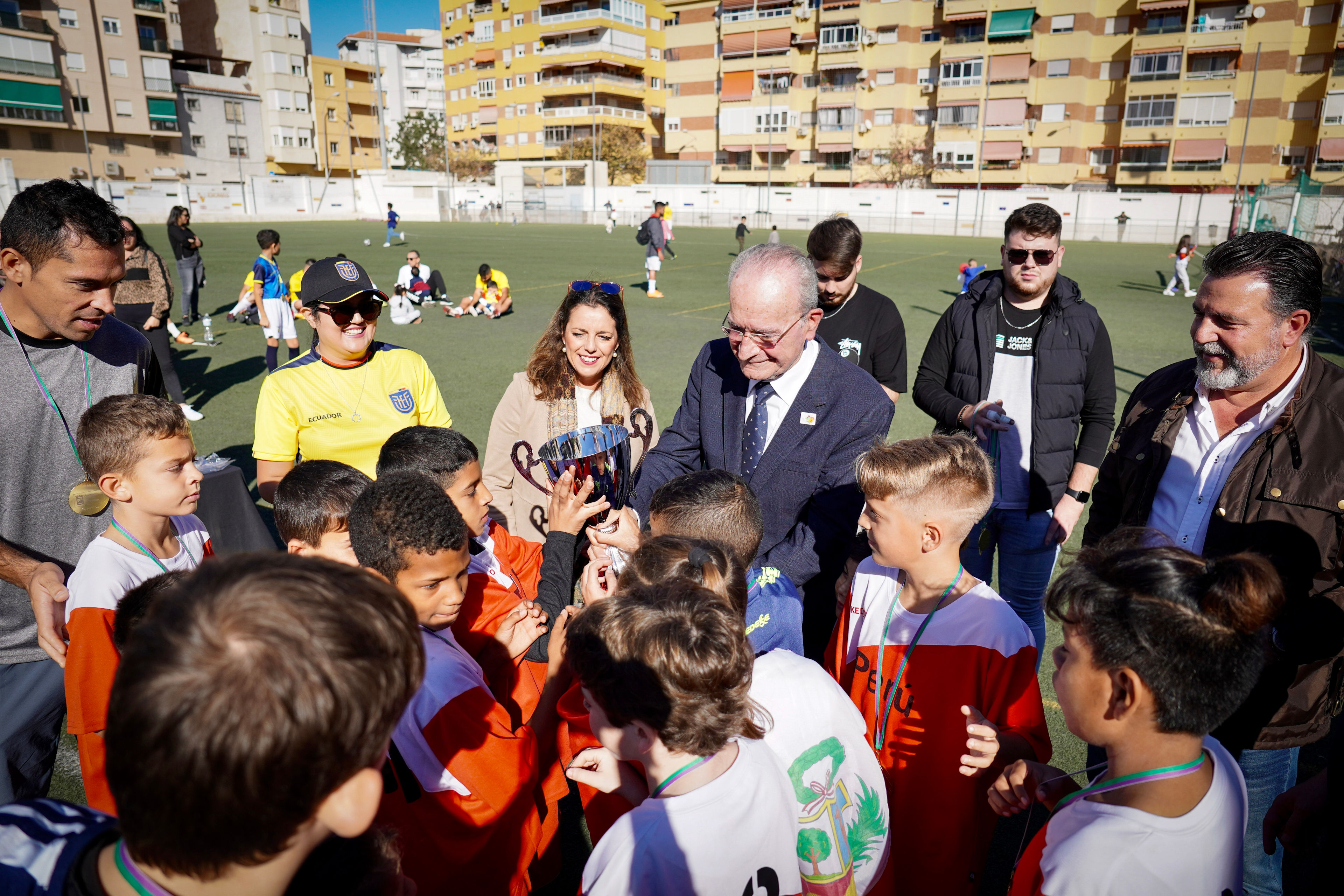 EL ALCALDE PRESIDE LA ENTREGA DE TROFEOS DEL MUNDIALITO SIN FRONTERAS