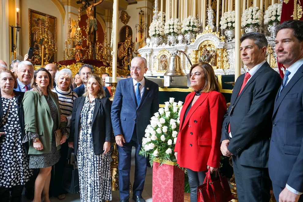 LA VIRGEN DE LAS PENAS LUCIRÁ UN MANTO DISEÑADO CON EL ESCUDO DE LA FUNDACIÓN CATÓLICA ‘AYUDA A ...