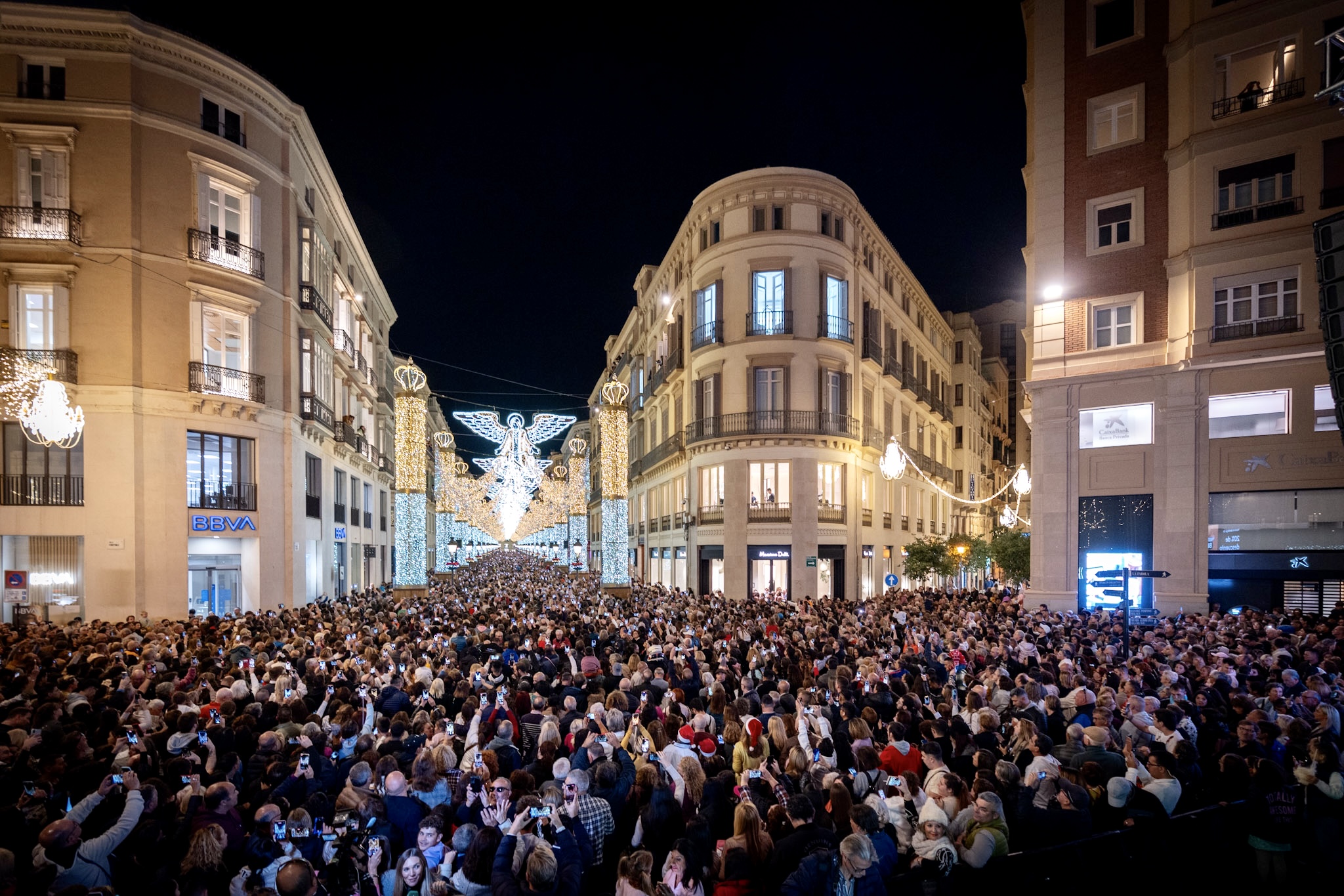 MÁLAGA ENCIENDE SU ALUMBRADO NAVIDEÑO CON NUEVA DECORACIÓN EN GRAN PARTE DEL CENTRO Y ZONAS
 ...