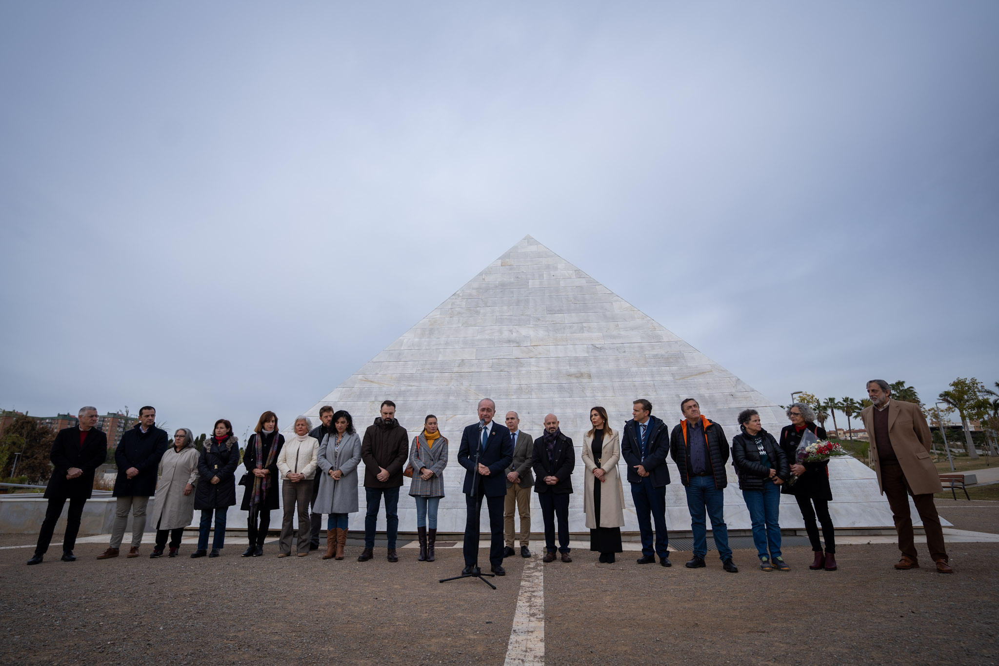 ACTO INSTITUCIONAL ANTE EL PANTEÓN DE LA MEMORIA HISTÓRICA