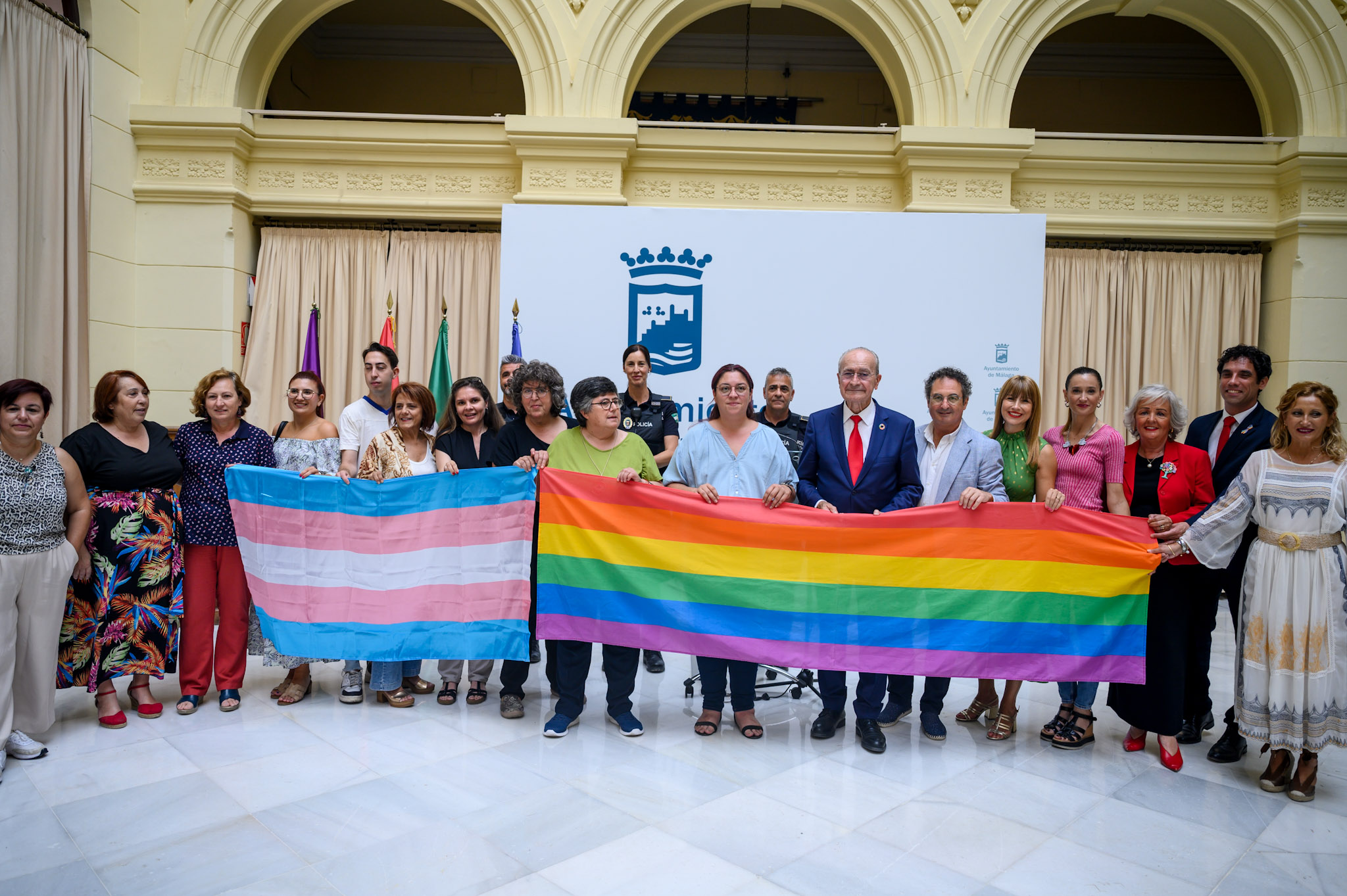 ACTO ORGANIZADO POR EL AYUNTAMIENTO Y LA AGRUPACIÓN DE DESARROLLO LGTBI CON MOTIVO DEL DÍA
 ...