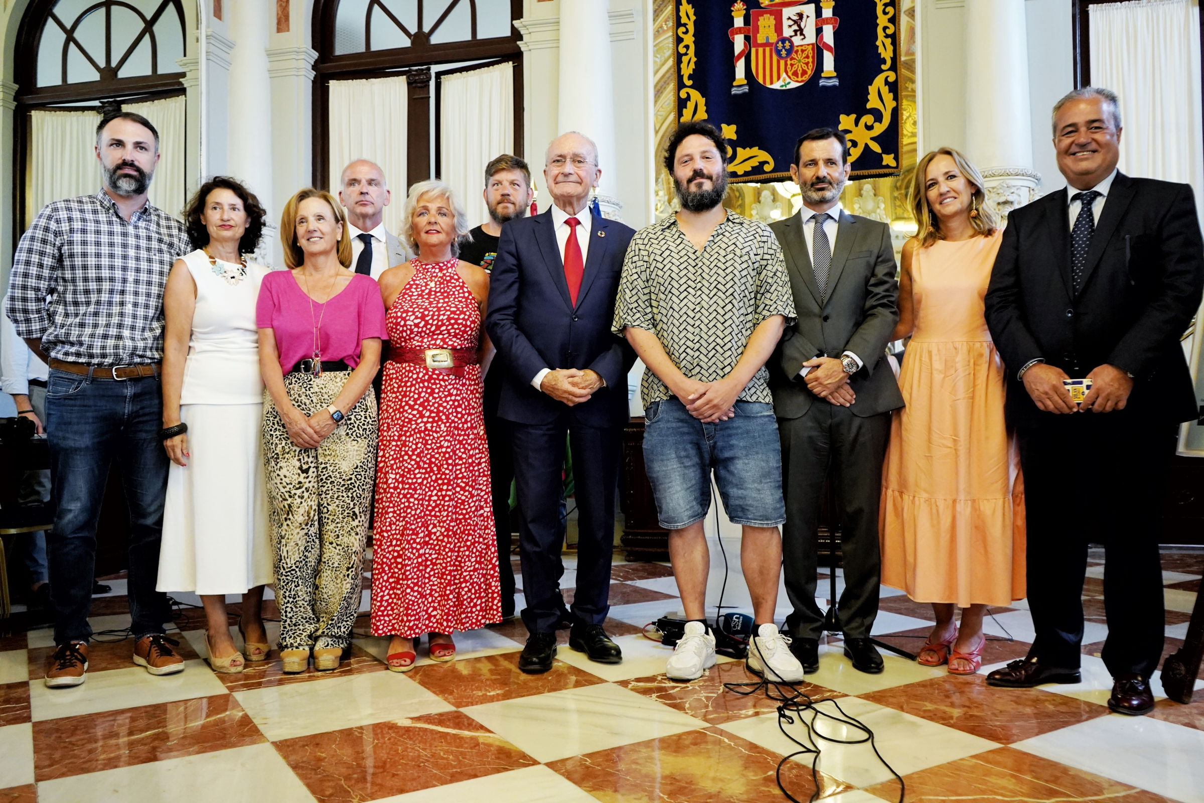 El Ayuntamiento recibe al cantautor malagueño El Kanka, pregonero de la Feria de Málaga 2024