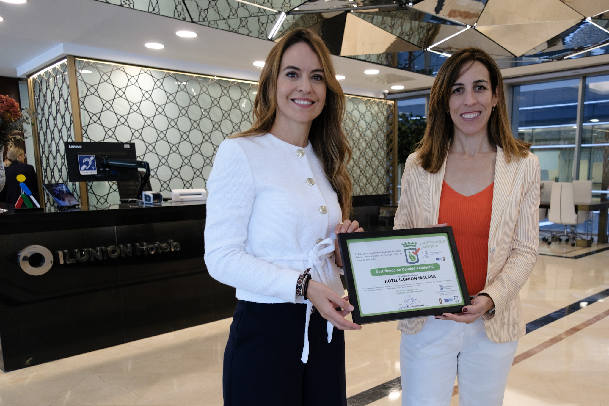 El Ayuntamiento entrega el Certificado de Calidad Ambiental al Unicaja Baloncesto y al Hotel ...