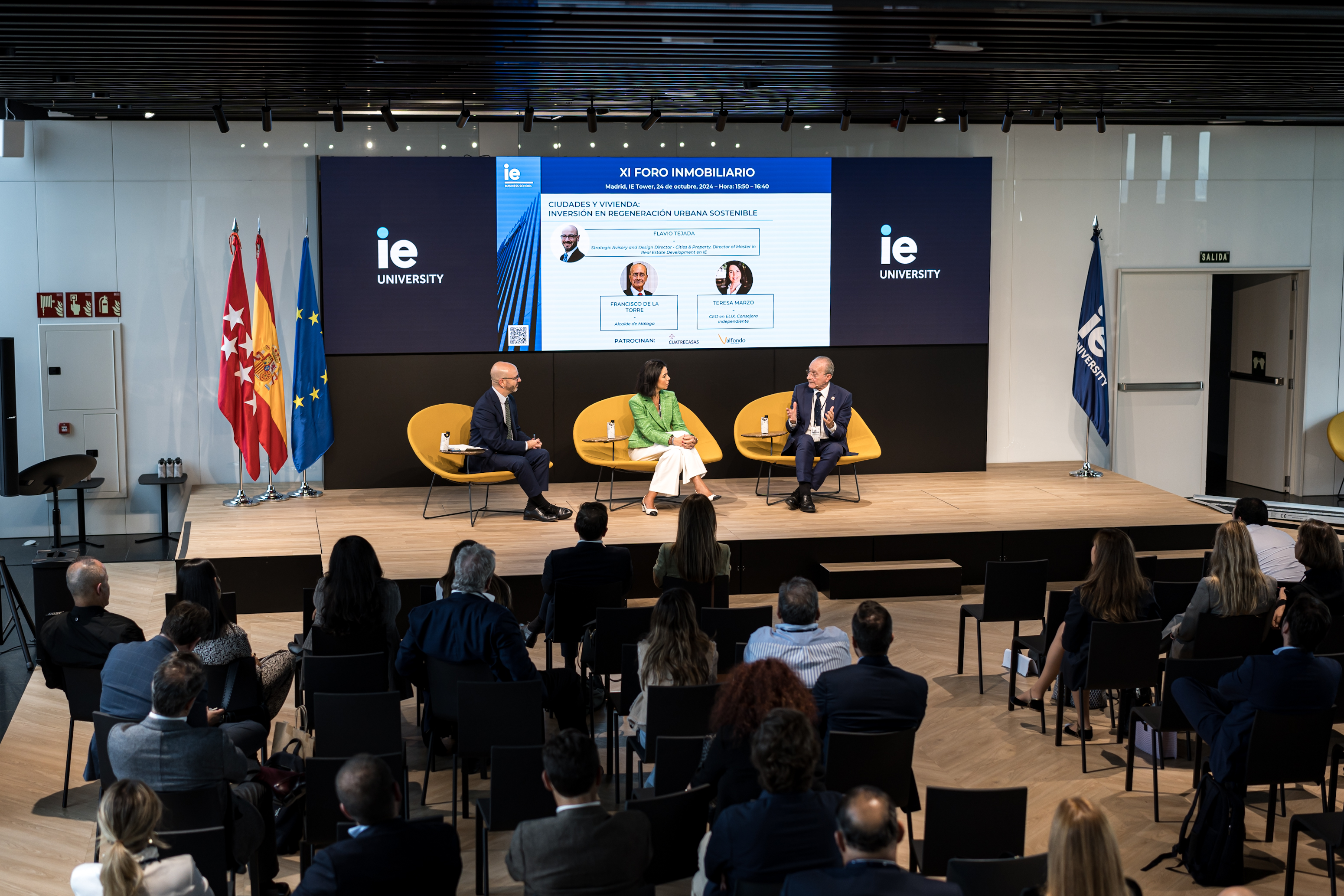 Participación del alcalde de Málaga en la mesa redonda 