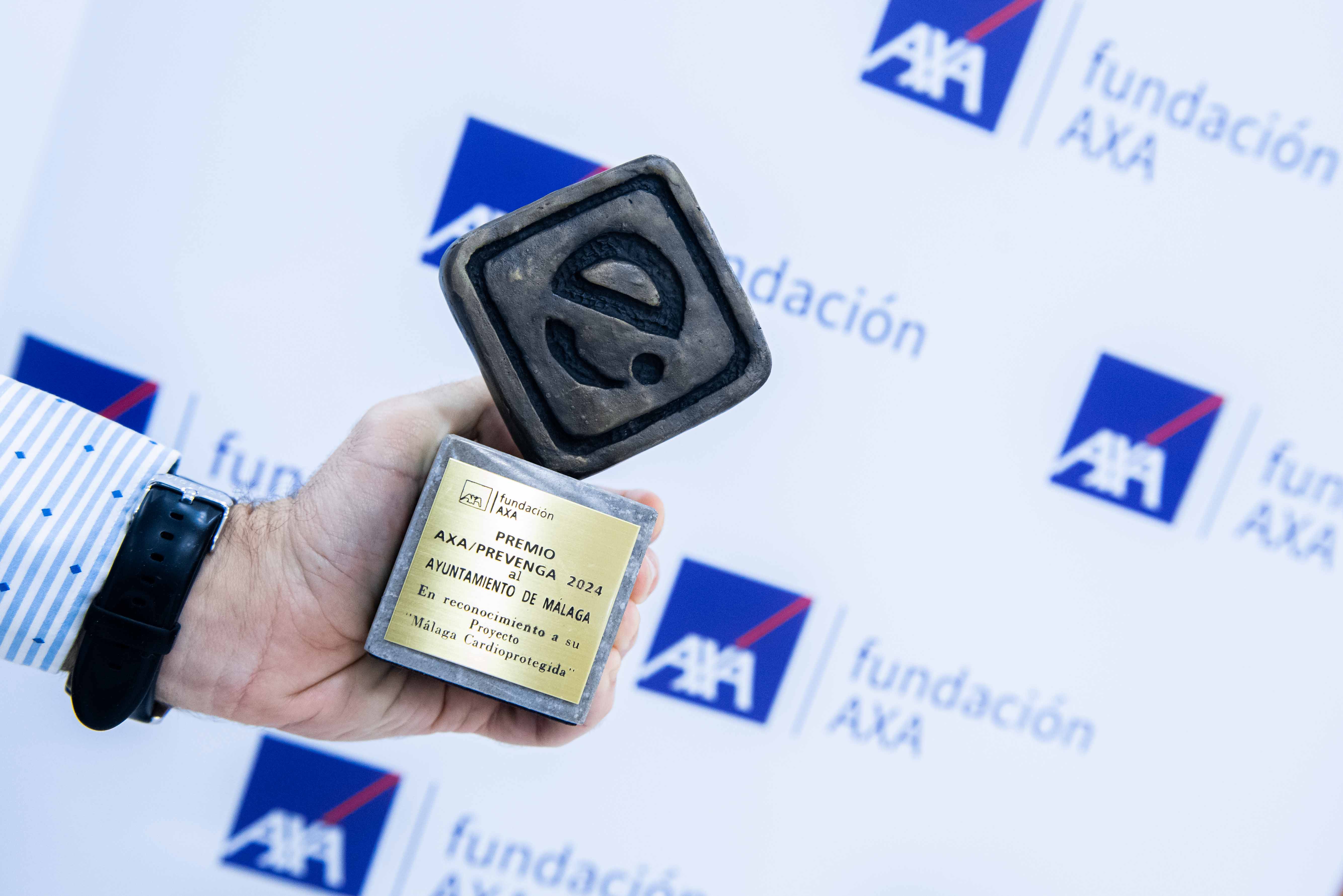 El Ayuntamiento recibe el Premio AXA Prevenga por el programa ‘Málaga Cardioprotegida’