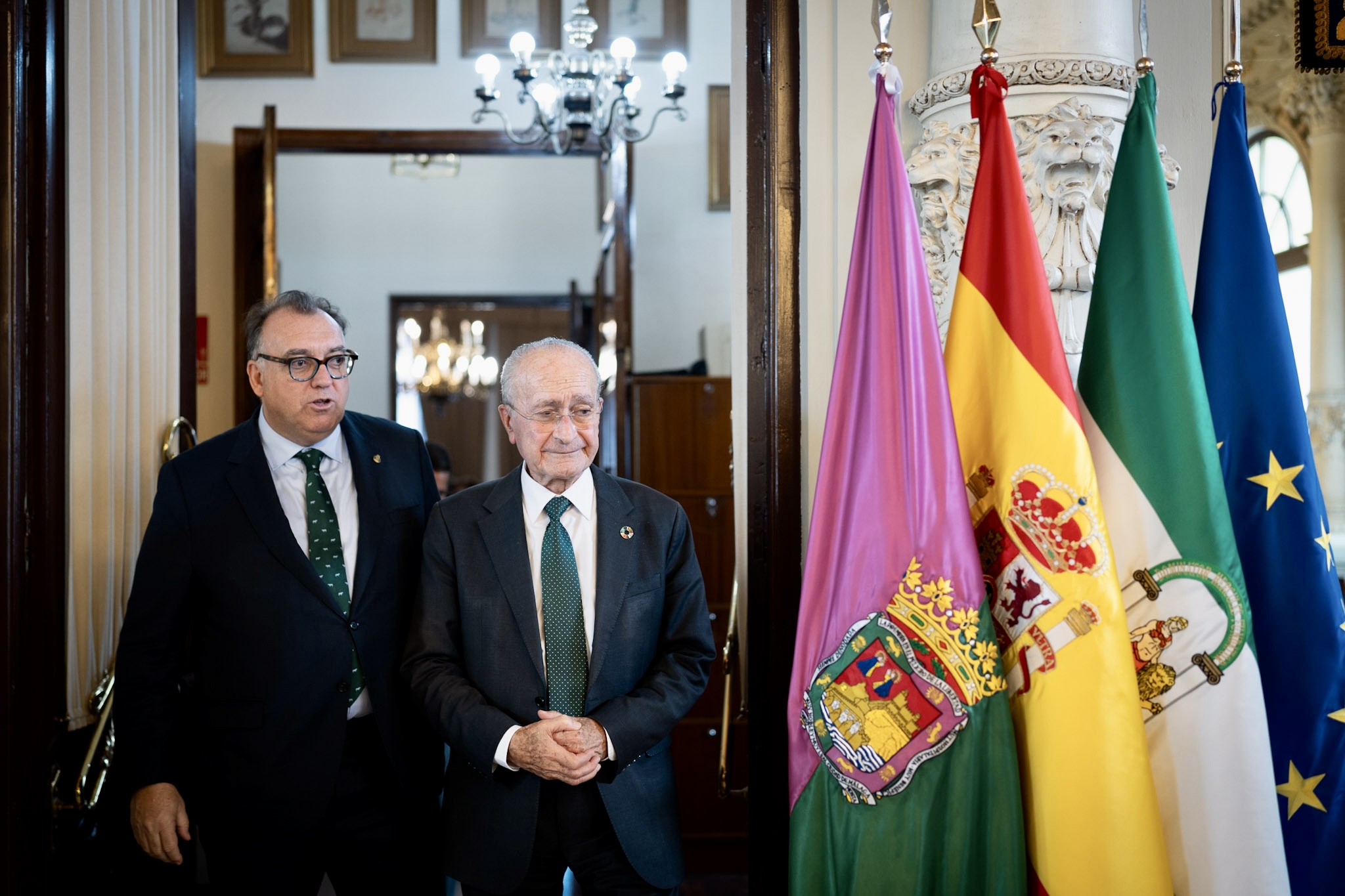 Ayuntamiento y Junta suscriben un convenio de colaboración para coordinar y reforzar el control ...