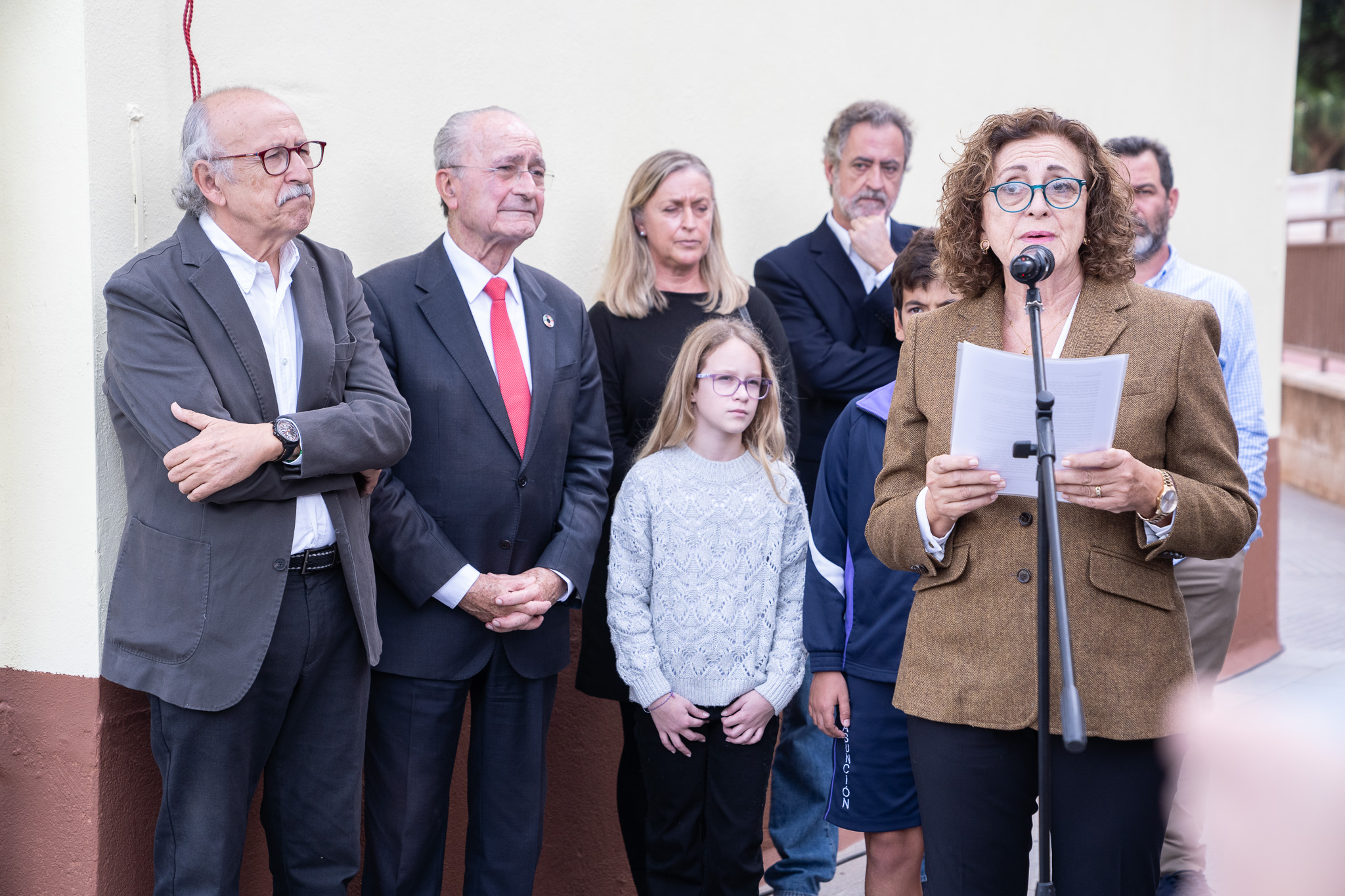 El Ayuntamiento inaugura el paseo dedicado al periodista Rafael de Loma en la barriada de Dos
 ...