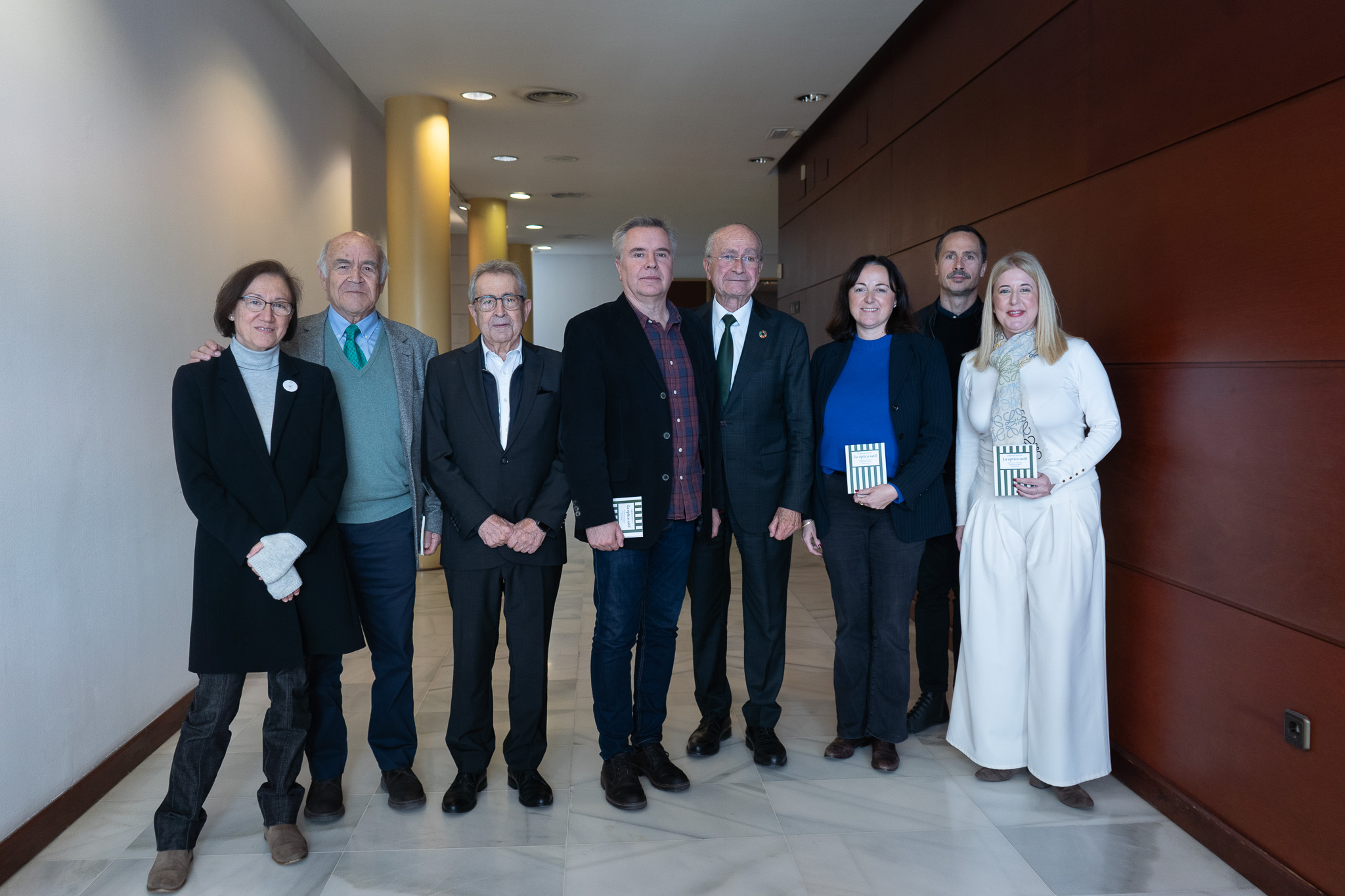 La Fundación Rafael Pérez Estrada entrega su IX Premio de Aforismos a Lorenzo Oliván (Abre en ventana nueva)