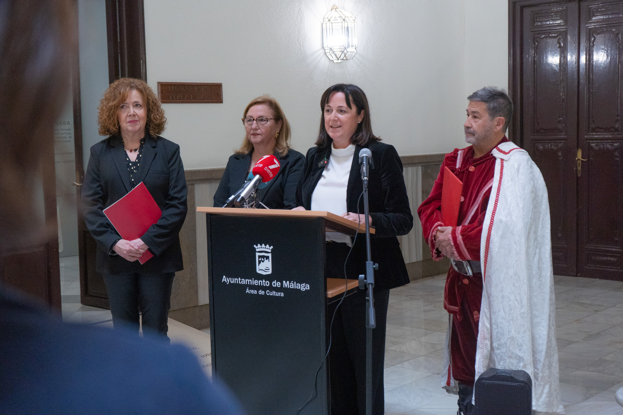 El Archivo Municipal organiza dos exposiciones con temática navideña y una actividad ...