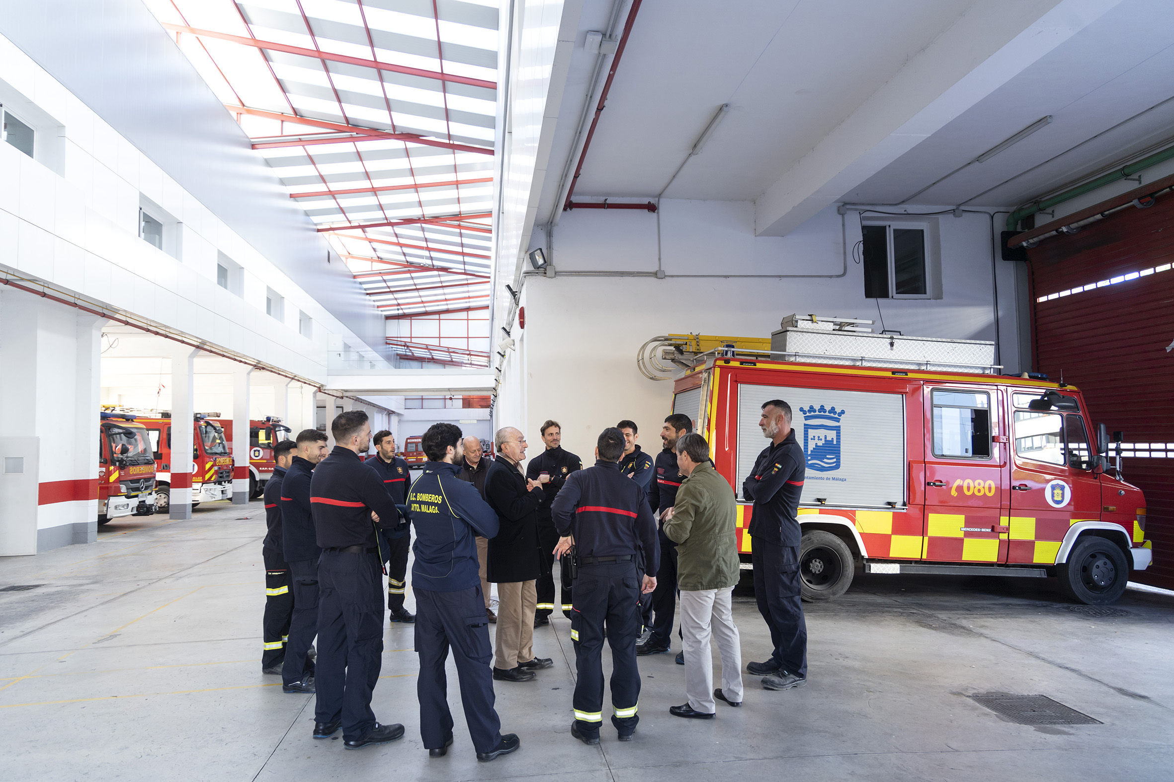 Visita a instalaciones de Policía Local y Bomberos con motivo de la Nochevieja