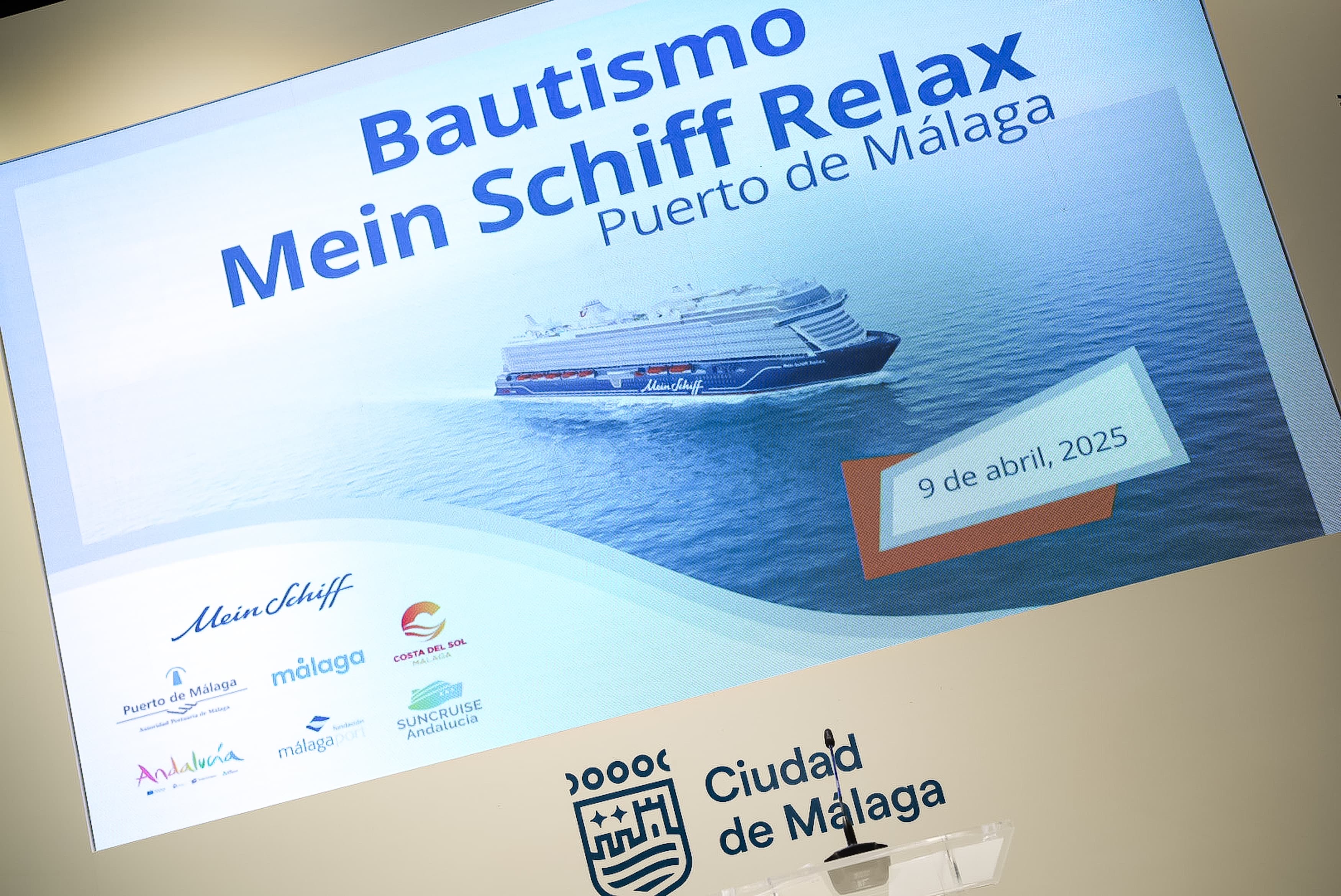 Fitur - Bautismo buque Mein Schiff Relax de Tui y Escuela Internacional Hostelería